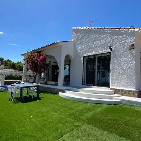 Independent House El Bosque *